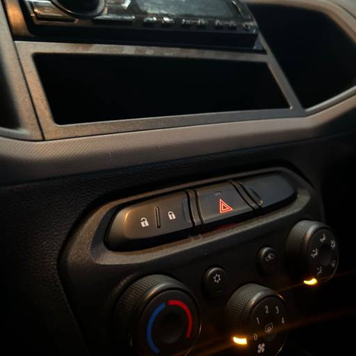 ONIX JOY 1.0 2018 em Esteio, RS por Lm Veiculos