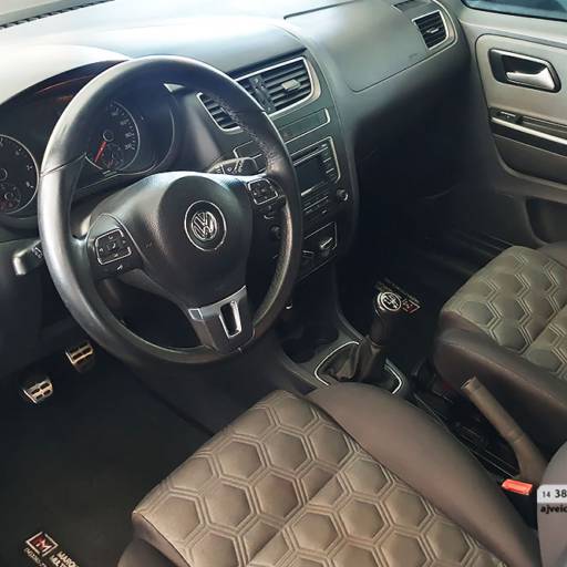 VOLKSWAGEN FOX 1.0 4P SELEÇÃO FLEX- 2014 em Botucatu, SP por AJ Veículos