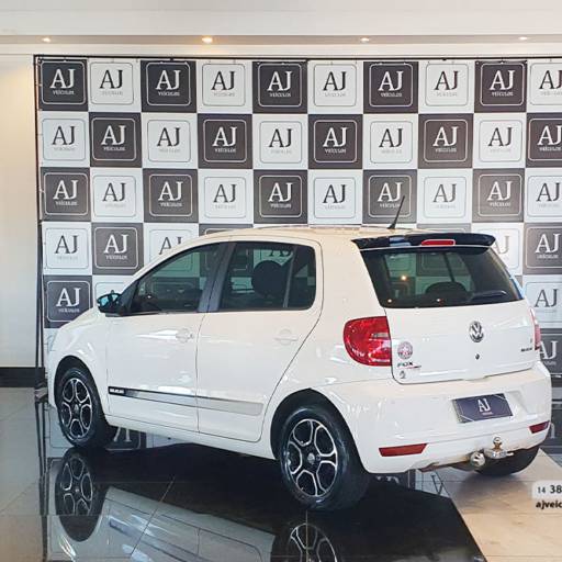 VOLKSWAGEN FOX 1.0 4P SELEÇÃO FLEX- 2014 em Botucatu, SP por AJ Veículos
