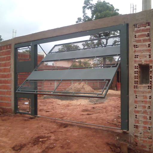 Portão basculante por Serralheria Brusp