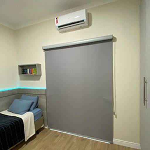 Persiana Rolô Cinza Blackout com Bandô