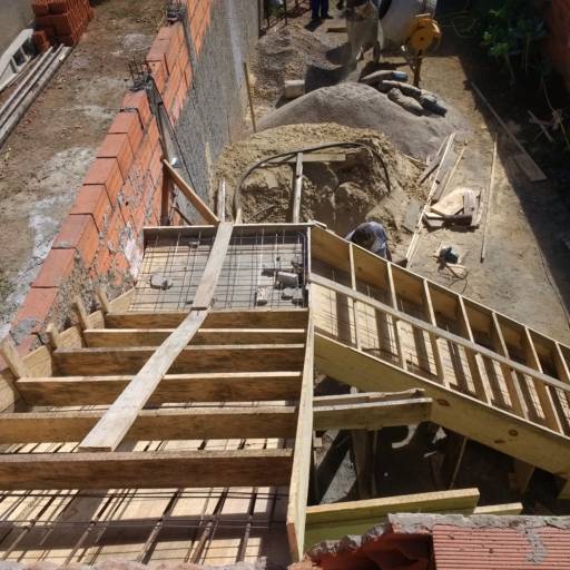 Escada  por Martins Engenharia e Construção