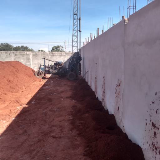 Muro de arrimo por JC Estacas Escavadas e Fundações