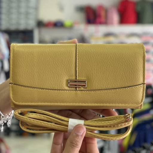 Carteira adulta em Uberlândia, MG por Lojas Dom Flavittos