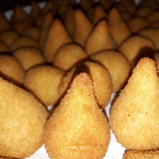 Cento de Salgadinhos Fritos - Sortidos em Foz do Iguaçu, PR por Dona Jujuba Doces e Salgados