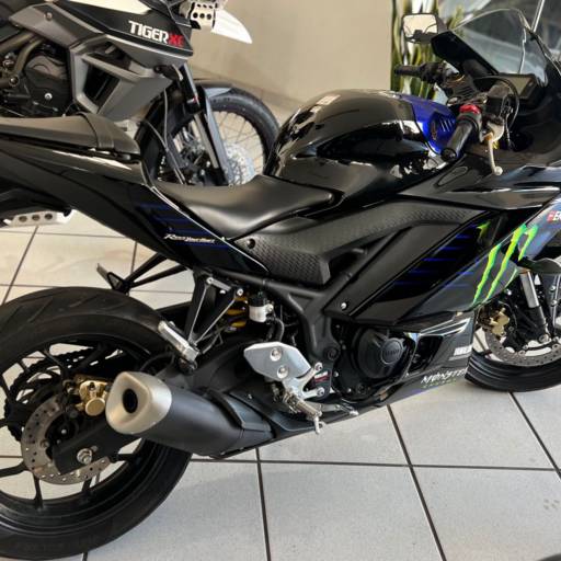 YAMAHA/R3 MONSTER 2022 em Botucatu, SP por Ricardo Veículos Multimarcas