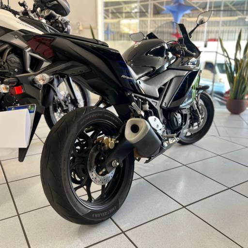 YAMAHA/R3 MONSTER 2022 em Botucatu, SP por Ricardo Veículos Multimarcas