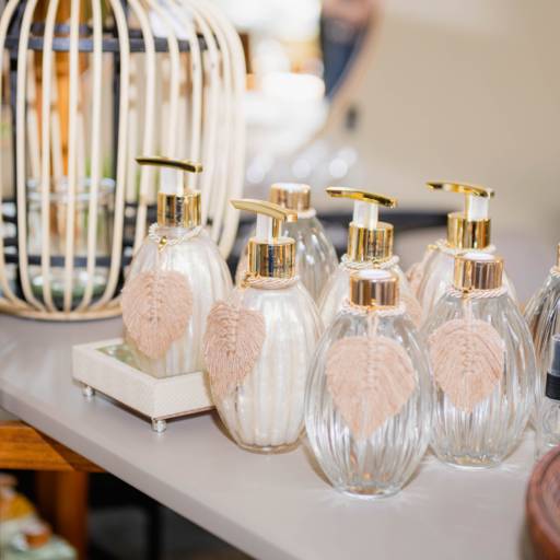 Difusores e Sabonetes Líquidos - linha personalizada Decor Max em Ninho Verde II Eco Residence, SP por Decor Max Casa