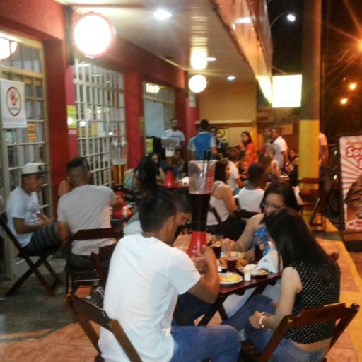Ambiente muito agradável! por 2 Vizinhos Choperia e Restaurante