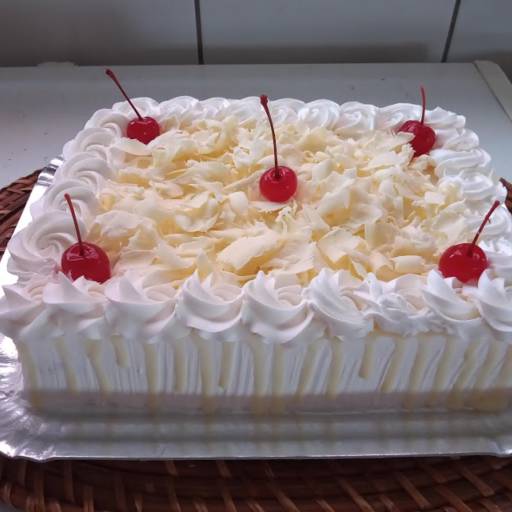 Bolo de Ninho com Morango