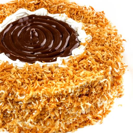 Bolo de Coco Queimado em Joinville, SC por Confeitaria Semente da Terra