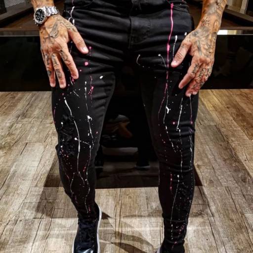 Calça Jeans Masculina Skinny Preta com Estampa Splash Rosa e Branco