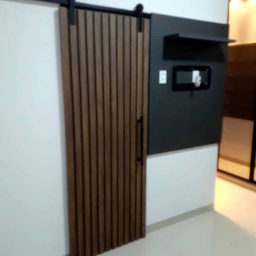 Painel de TV + porta de correr Móveis Peixoto