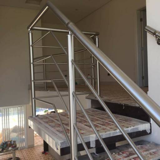 Corrimão de escada inox escovado por Serralheria Spaço Corrimão