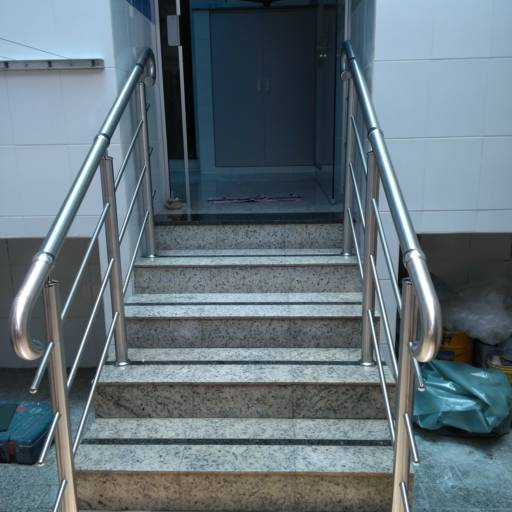 Corrimão de escada inox escovado por Serralheria Spaço Corrimão