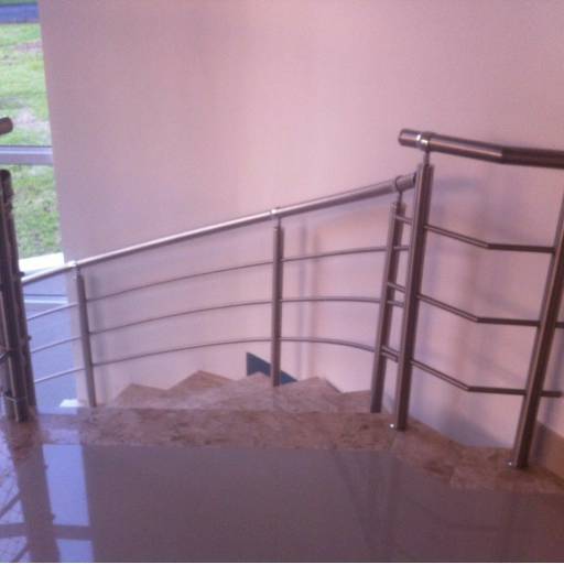 Corrimão de escada inox escovado por Serralheria Spaço Corrimão
