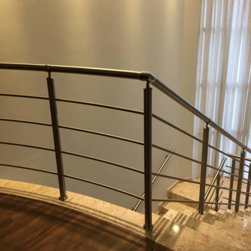Corrimão de escada inox escovado por Serralheria Spaço Corrimão