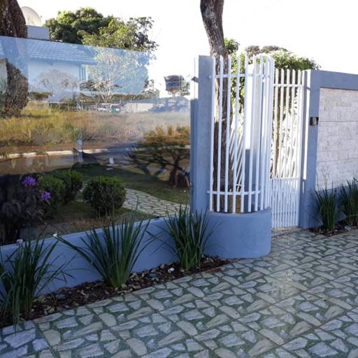 Muro de vidro e porta. por Top Vidros