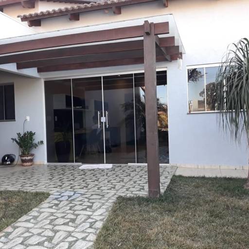 Muro de vidro e porta. por Top Vidros