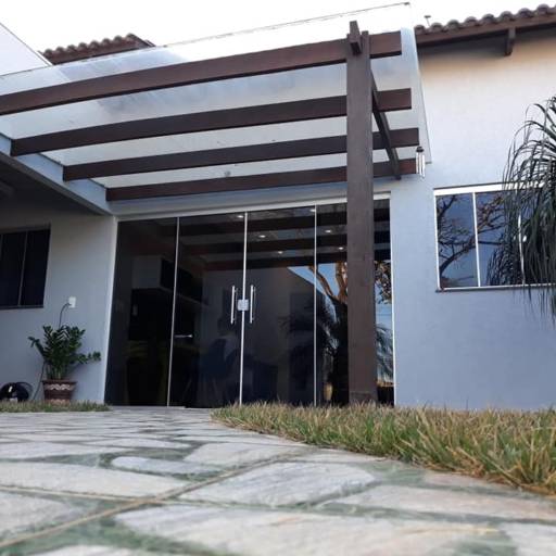 Muro de vidro e porta. por Top Vidros