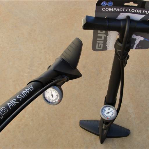 BOMBA OFICINA NYLON GRANDE MANOMETRO CONEXAO BORRACHA BICO REVERSO GF43P GIYO em Bauru, SP por Two Force Bike Shop