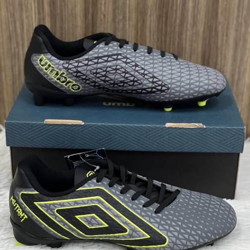 Chuteira adulta Umbro Campo em Uberlândia, MG por Lojas Dom Flavittos