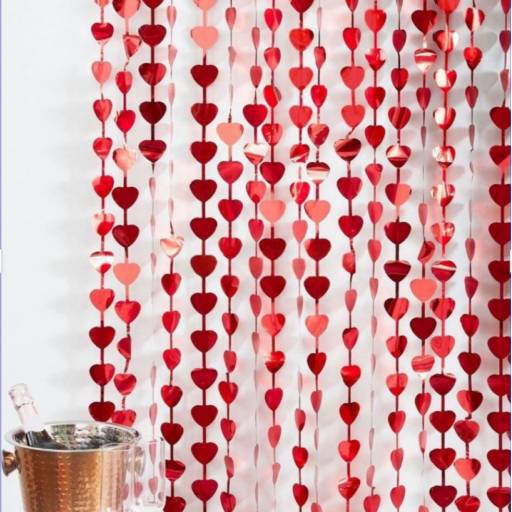 Cortina laminada de coração  em Mineiros, GO por Império das Embalagens Doces & Festas