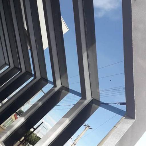 Pergolado com vidro fumê. por Top Vidros