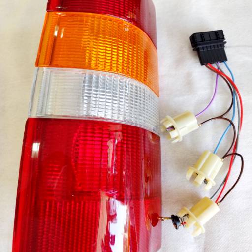 LANTERNA TRASEIRA COURIER por Spx Acessórios e Autopeças