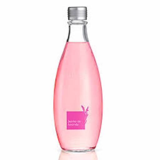 Banho de lavanda: Floral leve , notas amadeiradas e um toque confortável de musc. 