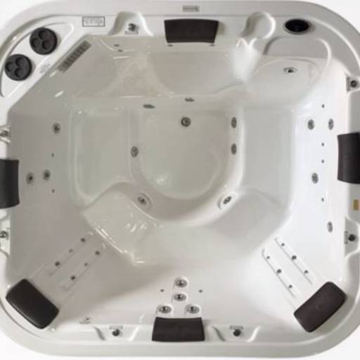 Spa Maverick  em Colombo, PR por Amazon Spa - Loja Alphaville