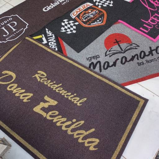 Comprar o produto de tapetes personalizados 20% de desconto em Para Todos pela empresa Cidral Capachos Personalizados em Joinville, SC por Solutudo