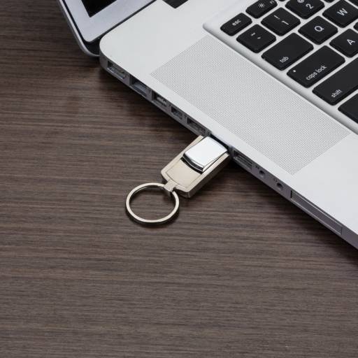 036 Mini Pen Drive 4GB/8GB Giratório em São José do Rio Preto, SP por Public Gráfica e Brindes