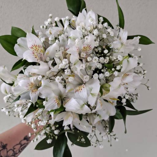 Véu de Noiva Branco- Buquê de Noiva em Foz do Iguaçu, PR por Floricultura As Flores da Carol - Vila A