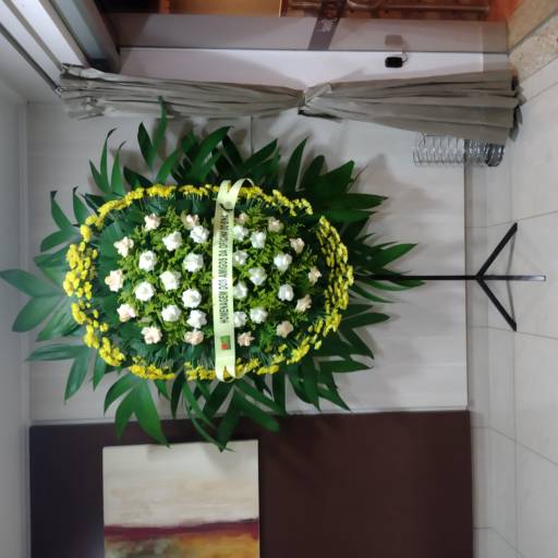 Coroa de Flores Tradicional em Ourinhos, SP por Will Flores