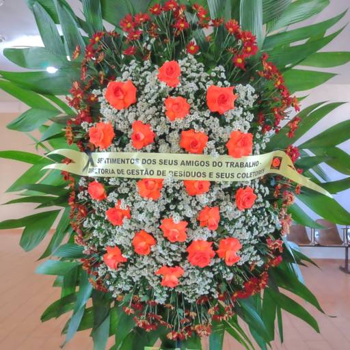 Coroa de Flores Tradicional em Ourinhos, SP por Will Flores
