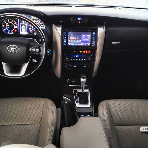 TOYOTA HILUX SW4 2.8 4P SRX 4X4 TURBO DIESEL AUTOMÁTICO- 2018/2019 em Botucatu, SP por AJ Veículos