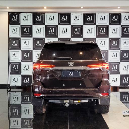 TOYOTA HILUX SW4 2.8 4P SRX 4X4 TURBO DIESEL AUTOMÁTICO- 2018/2019 em Botucatu, SP por AJ Veículos