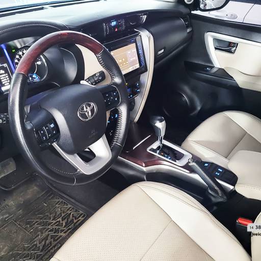 TOYOTA HILUX SW4 2.8 4P SRX 4X4 TURBO DIESEL AUTOMÁTICO- 2018/2019 em Botucatu, SP por AJ Veículos