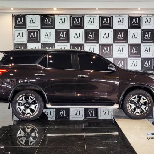 TOYOTA HILUX SW4 2.8 4P SRX 4X4 TURBO DIESEL AUTOMÁTICO- 2018/2019 em Botucatu, SP por AJ Veículos