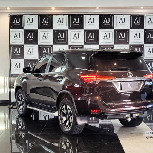 TOYOTA HILUX SW4 2.8 4P SRX 4X4 TURBO DIESEL AUTOMÁTICO- 2018/2019 em Botucatu, SP por AJ Veículos