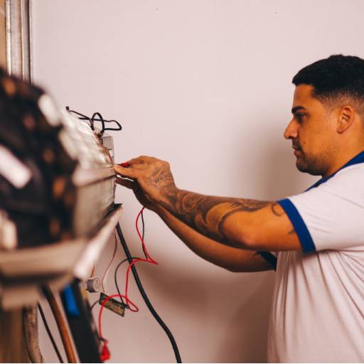 Manutenção Preventiva - Higienização.
Manutenção Corretiva - Quando o ar para e a Climatize resolve.
Identificou ou reparou erros ou falhas no desempenho do seu ar-condicionado, chame a Climatize que resolvemos e deixamos tudo funcionando como novo.