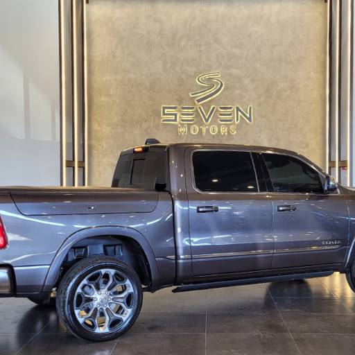RAM 1500 5.7 V8 LIMITED CABINE DUPLA 4X4 AUTOMÁTICO- 2023 em Botucatu, SP por Seven Motors Concessionária