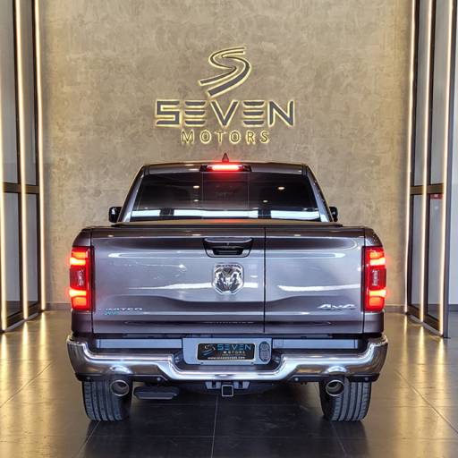 RAM 1500 5.7 V8 LIMITED CABINE DUPLA 4X4 AUTOMÁTICO- 2023 em Botucatu, SP por Seven Motors Concessionária