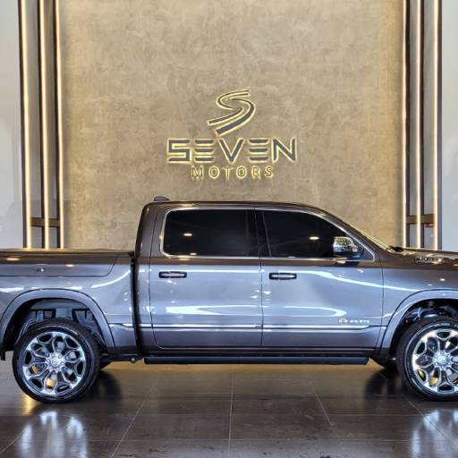 RAM 1500 5.7 V8 LIMITED CABINE DUPLA 4X4 AUTOMÁTICO- 2023 em Botucatu, SP por Seven Motors Concessionária