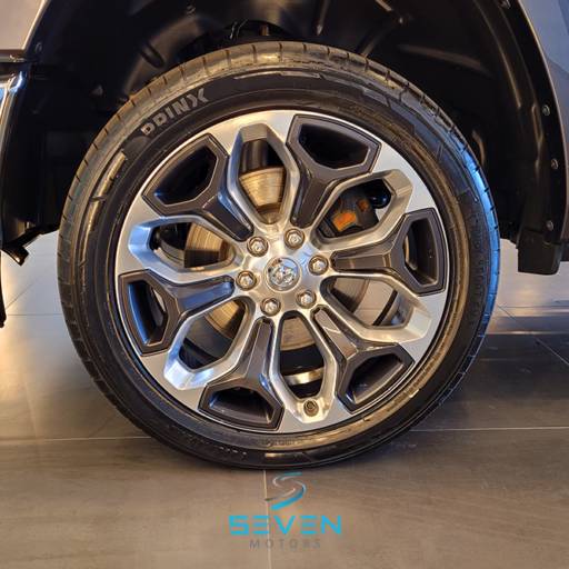 RAM 1500 5.7 V8 LIMITED CABINE DUPLA 4X4 AUTOMÁTICO- 2023 em Botucatu, SP por Seven Motors Concessionária