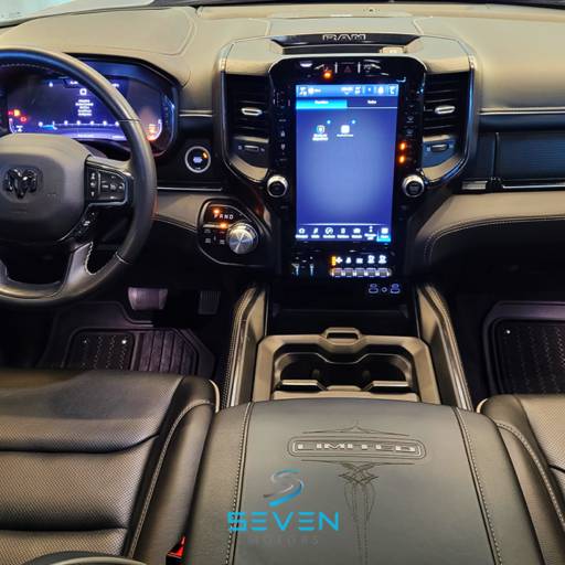 RAM 1500 5.7 V8 LIMITED CABINE DUPLA 4X4 AUTOMÁTICO- 2023 em Botucatu, SP por Seven Motors Concessionária