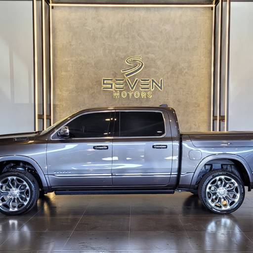 RAM 1500 5.7 V8 LIMITED CABINE DUPLA 4X4 AUTOMÁTICO- 2023 em Botucatu, SP por Seven Motors Concessionária