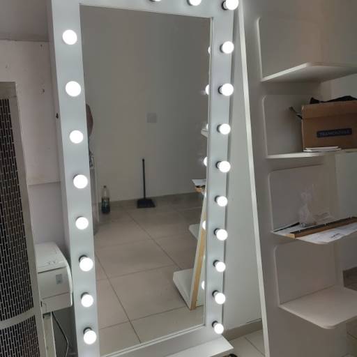 Comprar o produto de Espelho Camarim com rodinhas de silicone - Bauru em Espelhos pela empresa Móveis Fábrica de Sonhos Bauru em Bauru, SP por Solutudo