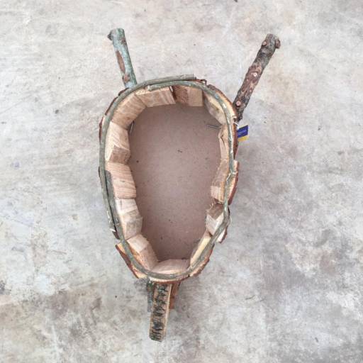 Carriola de Madeira  em Botucatu, SP por Botucatu Garden